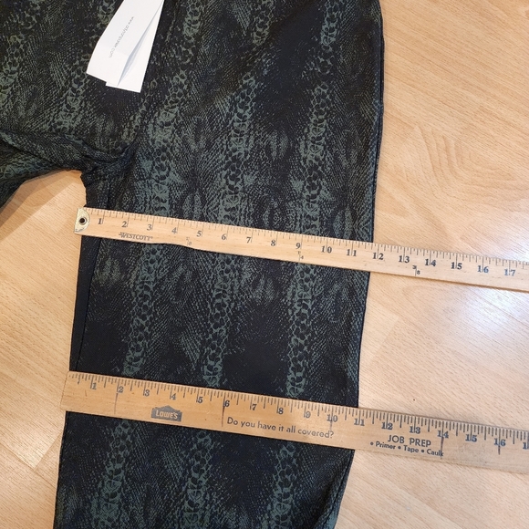 NWT Adyson Parker Green Snakeskin Print Wideleg Crop Pants Stretch Size 10 - Picture 8 of 16